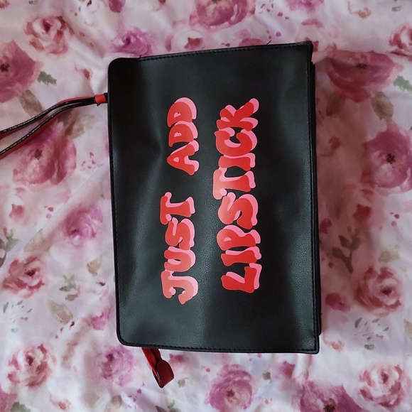 NWOT VICTORIAS SECRET LIPS COSMETIC BAG POUCH - Picture 2 of 2